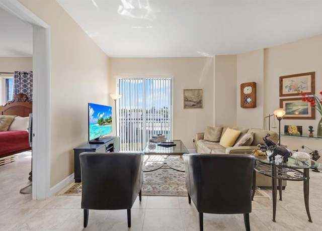 Property at 2631 NE 14th Ave #200, Wilton Manors, FL 33334, 2 beds, 2.5 baths