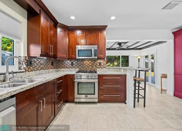 Property at 617 SW 12th Ct, Fort Lauderdale, FL 33315, 2 beds, 1 bath