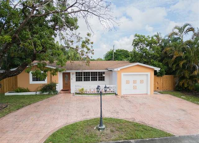 Property at 1910 N 35th Ave, Hollywood, FL 33021, 4 beds, 2 baths