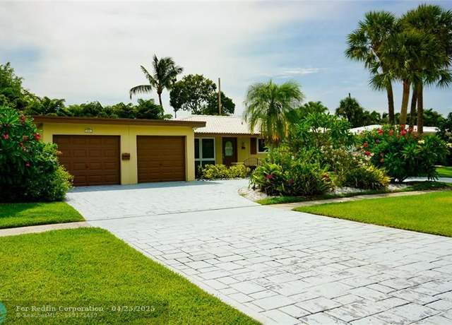 Property at 201 SW 7th Ave, Boca Raton, FL 33486, 3 beds, 2.5 baths