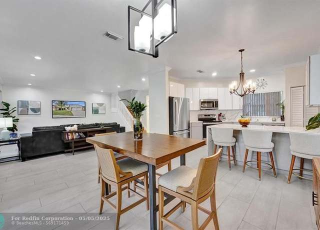 Property at 20725 NW 3rd St, Pembroke Pines, FL 33029, 3 beds, 2.5 baths