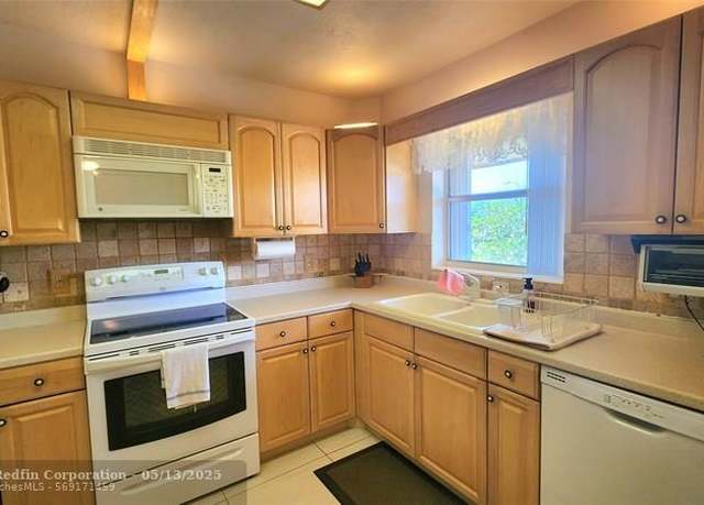 Property at 700 SE 6th Ave #302, Deerfield Beach, FL 33441, 2 beds, 2 baths