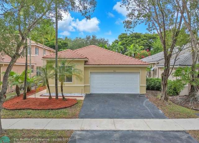 Property at 941 Bluewood Ter, Weston, FL 33327, 4 beds, 2.5 baths