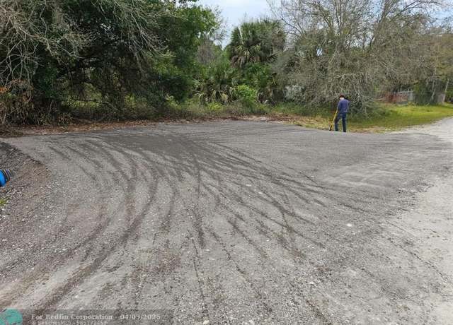 Property at 460 S Jinete St, FL 33440