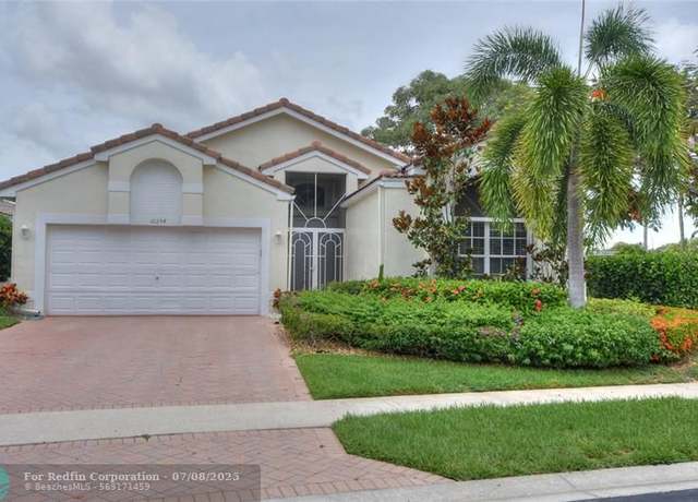 Property at 10254 Utopia Cir W, Boynton Beach, FL 33437, 3 beds, 2.5 baths