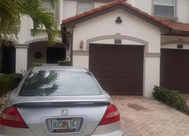 Property at 9722 Darlington Pl, Cooper City, FL 33328, 3 beds, 2.5 baths