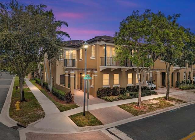 Property at 4447 Arabian Way #4447, Davie, FL 33328, 3 beds, 3 baths