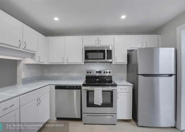 Property at 1439 S Ocean Blvd #205, Lauderdale By The Sea, FL 33062, 2 beds, 2 baths