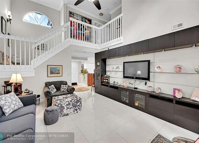Property at 11353 Lakeview Dr #5, Coral Springs, FL 33071, 3 beds, 2.5 baths