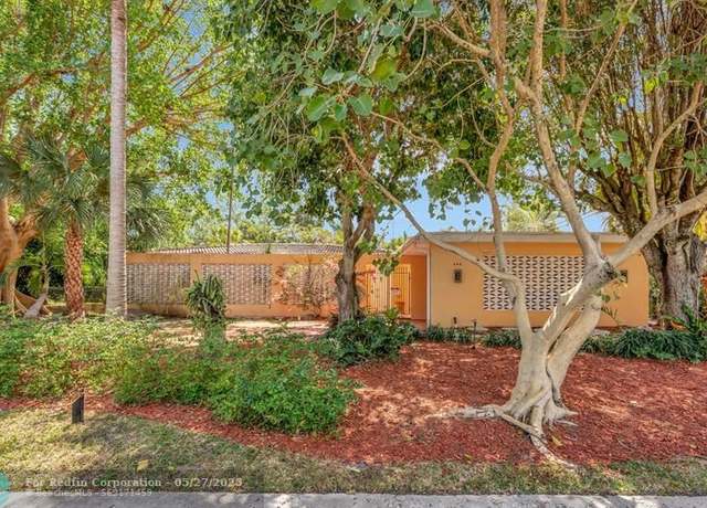 Property at 840 SW 3rd St, Boca Raton, FL 33486, 3 beds, 3 baths