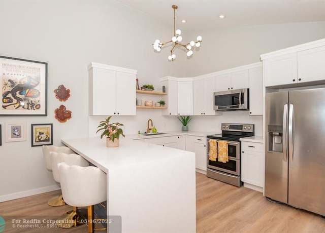 Property at 5257 Eagle Lake Dr, Palm Beach Gardens, FL 33418, 3 beds, 2 baths