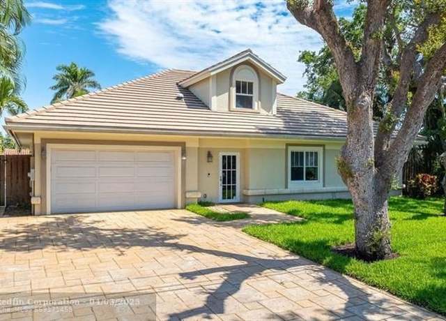 Property at 2333 SE 12th St, Pompano Beach, FL 33062, 3 beds, 3.5 baths