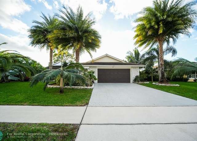 Property at 122 Sevilla Ave, Royal Palm Beach, FL 33411, 3 beds, 2 baths