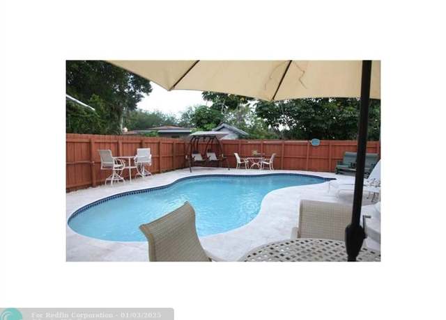 Property at 804 SE 10th St, Fort Lauderdale, FL 33316, 3 beds, 2.5 baths