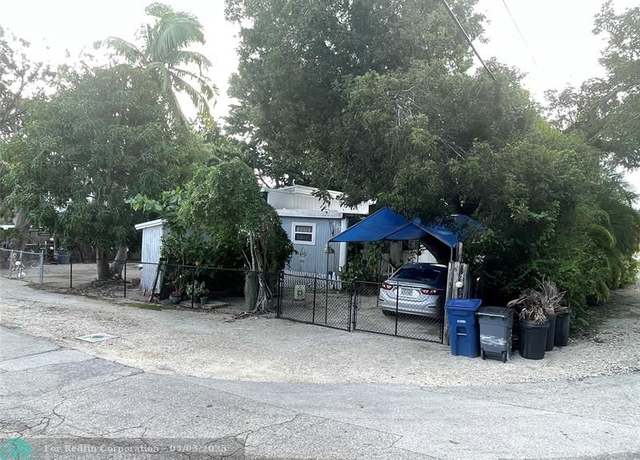 Property at 207 King Ave, Key Largo, FL 33037, 4 beds, 1 bath