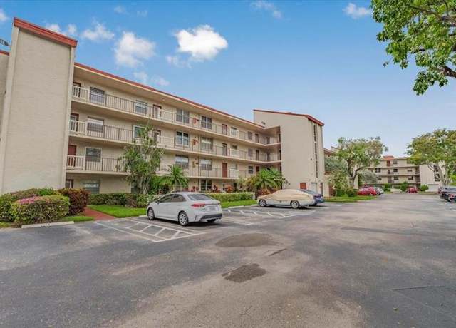 Property at 25 Abbey Ln #300, Delray Beach, FL 33446, 2 beds, 2 baths