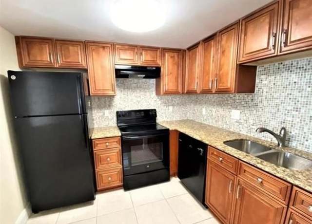 Property at 703 Brittany Unit O, Delray Beach, FL 33446, 1 bed, 1.5 baths