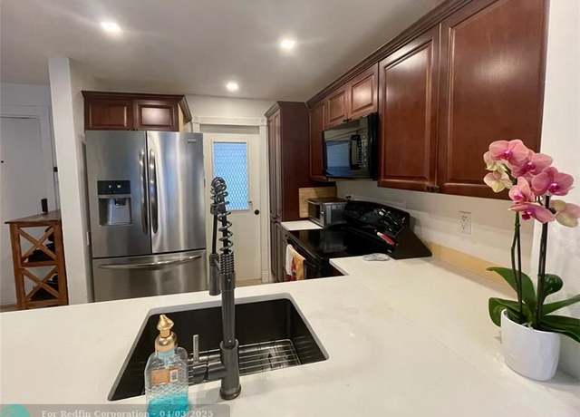 Property at 4025 N Federal Hwy Unit 117A, Oakland Park, FL 33308, 1 bed, 1.5 baths