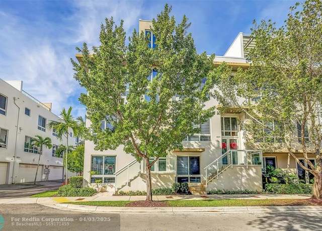 Property at 6610 NW 105th Ct #6610, Doral, FL 33178, 4 beds, 4 baths