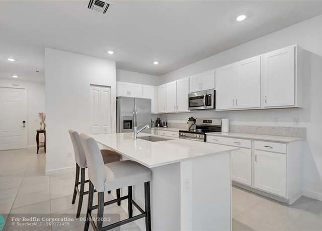 Property at 4519 Hollister Ave #4519, FL 33463, 3 beds, 2.5 baths