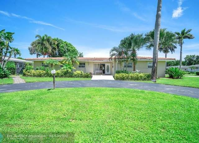 Property at 215 Entrada Dr, Hollywood, FL 33021, 4 beds, 3 baths