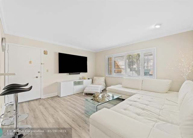 Property at 5720 NE 22nd Way #410, Fort Lauderdale, FL 33308, 2 beds, 1.5 baths