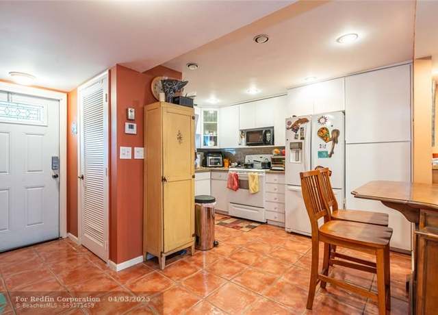 Property at 820 S Hollybrook Dr #101, Pembroke Pines, FL 33025, 2 beds, 2 baths