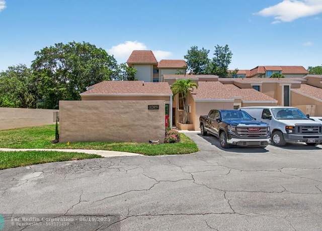 Property at 1089 NW 13th St #1, Boca Raton, FL 33486, 2 beds, 2 baths