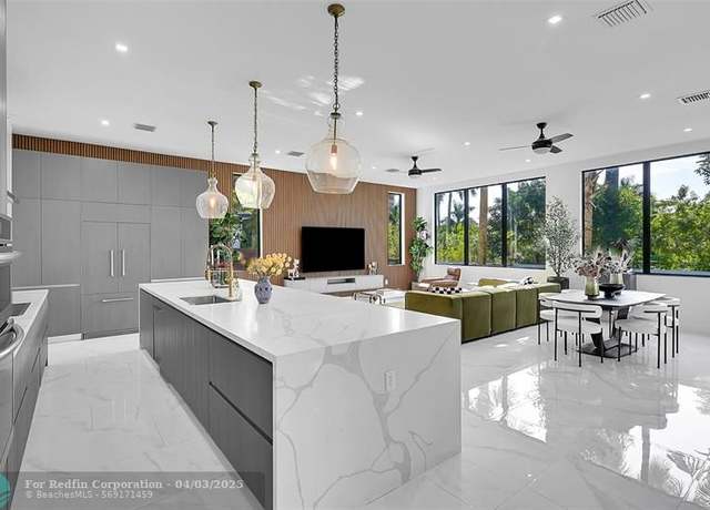 Property at 12300 Rhino Oaks Dr, Davie, FL 33325, 4 beds, 4 baths