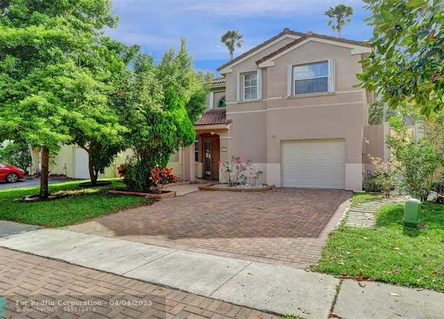Property at 2571 E Saratoga Dr, Cooper City, FL 33026, 3 beds, 2.5 baths