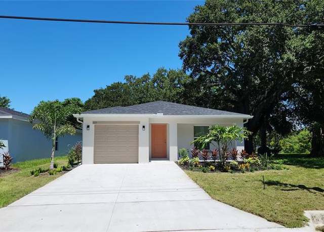 Property at 424 Douglas Ct, Fort Pierce, FL 34950, 3 beds, 2 baths