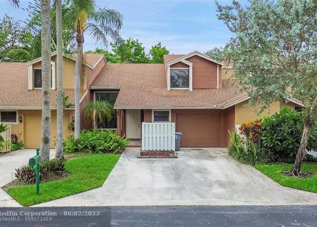 Property at 22494 Cypress Wood Ln #0, Boca Raton, FL 33428, 3 beds, 2.5 baths