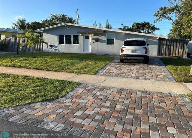 Property at 917 W Duval St, Lantana, FL 33462, 3 beds, 3 baths