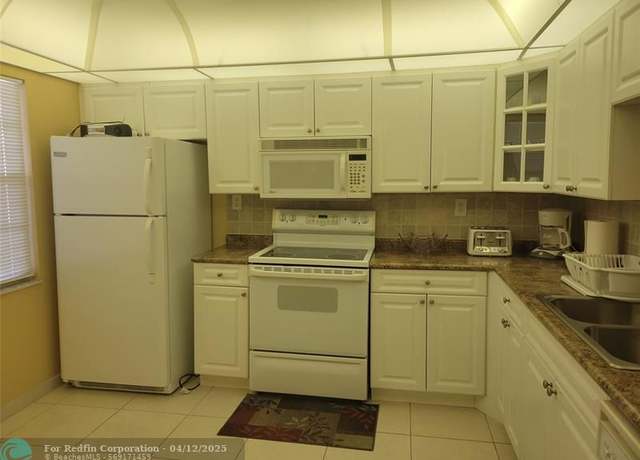 Property at 3004 Portofino Isle Unit B3, Coconut Creek, FL 33066, 2 beds, 2 baths