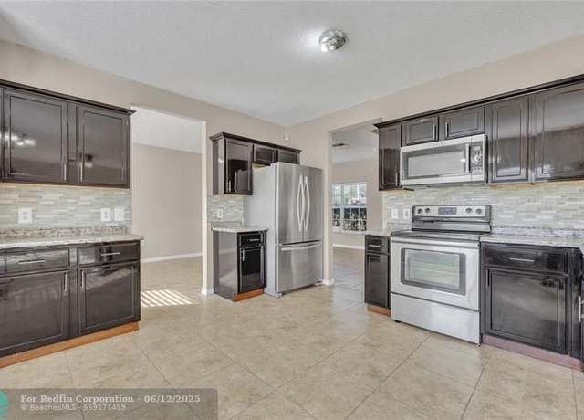 Property at 1015 Eiffel, FL 34759, 4 beds, 2.5 baths