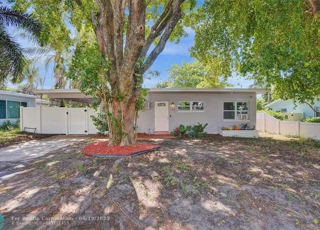 Property at 130 Akron St, Lake Worth, FL 33461, 2 beds, 2 baths