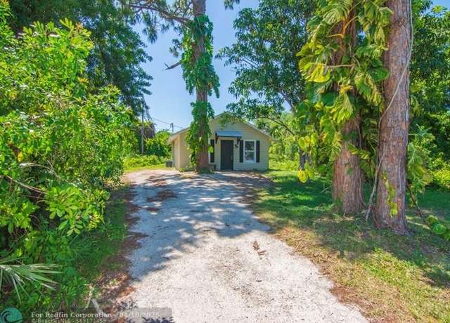 Property at 1325 17th Ct, Vero Beach, FL 32962, 2 beds, 1 bath