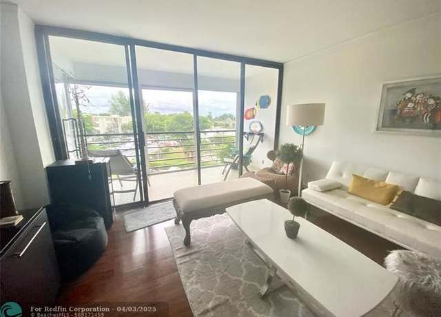Property at 20400 W Country Club Dr #417, Aventura, FL 33180, 1 bed, 1.5 baths