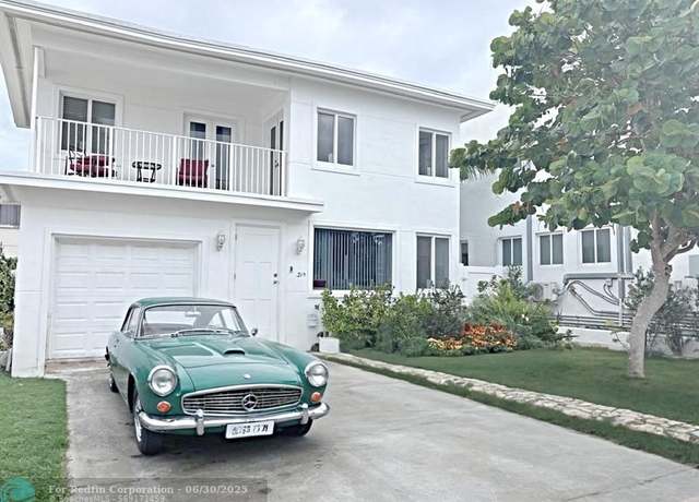 Property at 319 Nebraska St, Hollywood, FL 33019, 2 beds, 2 baths