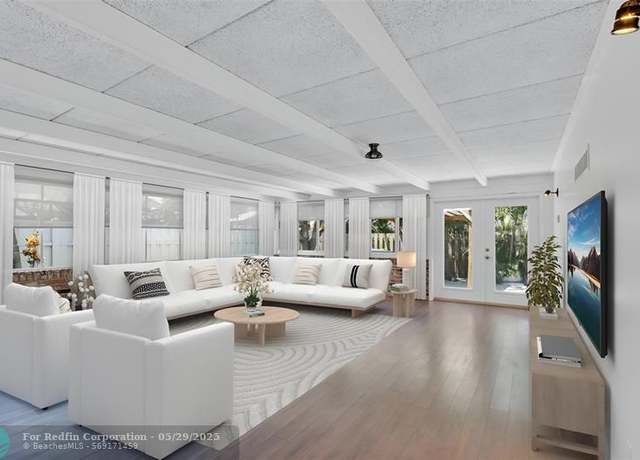 Property at 341 SE 8th St, Pompano Beach, FL 33060, 3 beds, 2 baths