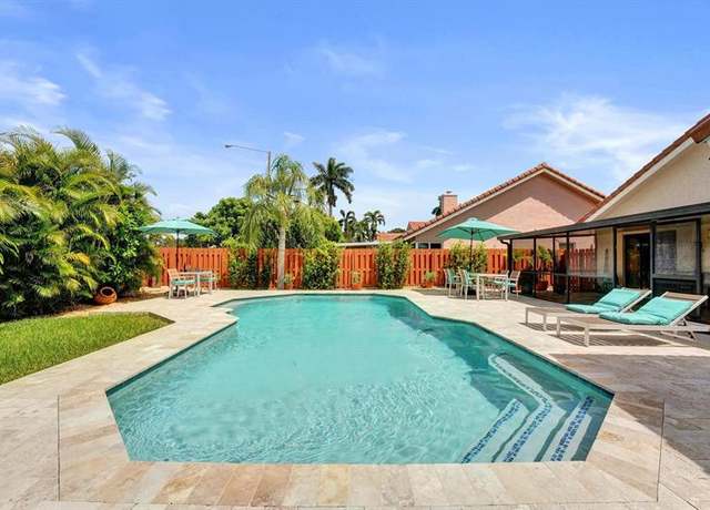 Property at 1541 W Oak Knoll Cir, Davie, FL 33324, 3 beds, 2 baths