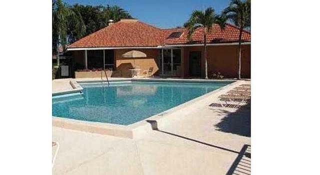 Photo of 10369 NW 8th St #204, Pembroke Pines, FL 33026