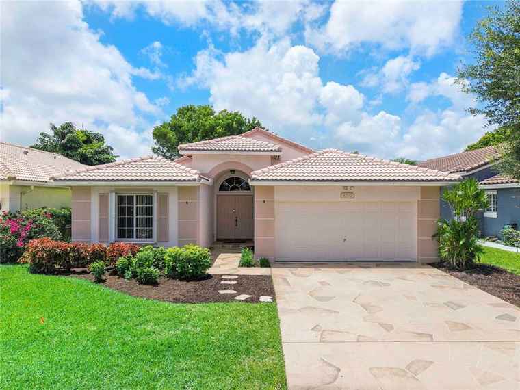 Photo of 4700 NW 7th Pl Deerfield Beach, FL 33442