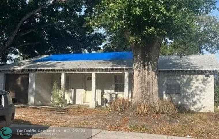 Photo of 1712 Village Ct , FL 33511