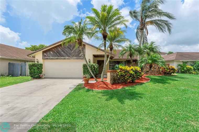 Photo of 4094 NW 1st Pl Deerfield Beach, FL 33442