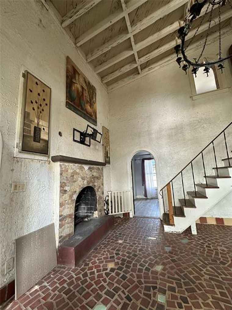Photo of 911 Mcintosh St West Palm Beach, FL 33405
