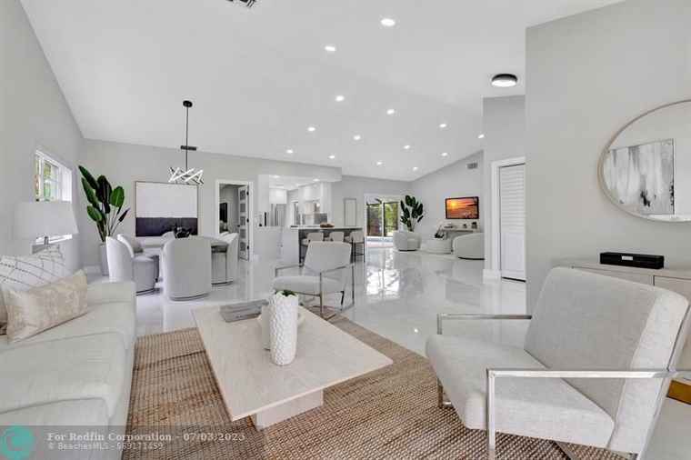 Photo of 540 SW 167th Ter Weston, FL 33326