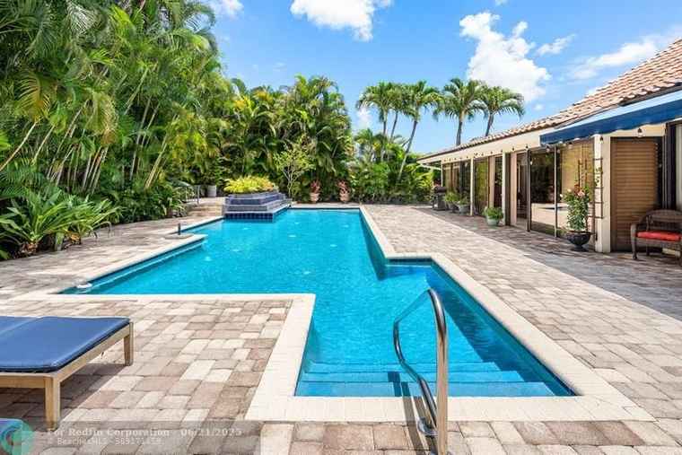 Photo of 4899 Pineview Cir Delray Beach, FL 33445