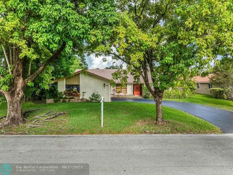 Photo of 648 NW 100th Ln Coral Springs, FL 33071