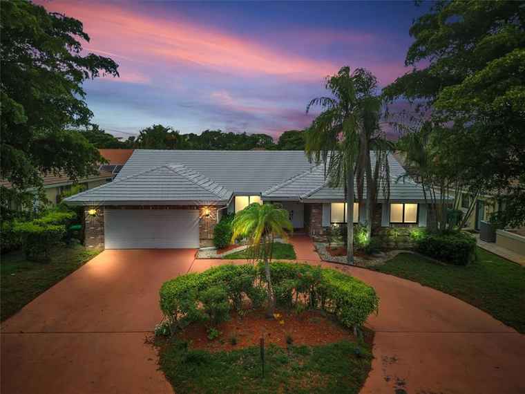 Photo of 4664 NW 58th Ter Coral Springs, FL 33067